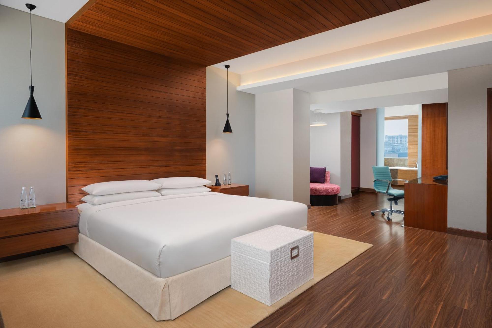 Aloft Bengaluru Outer Ring Road Hotel Exterior foto