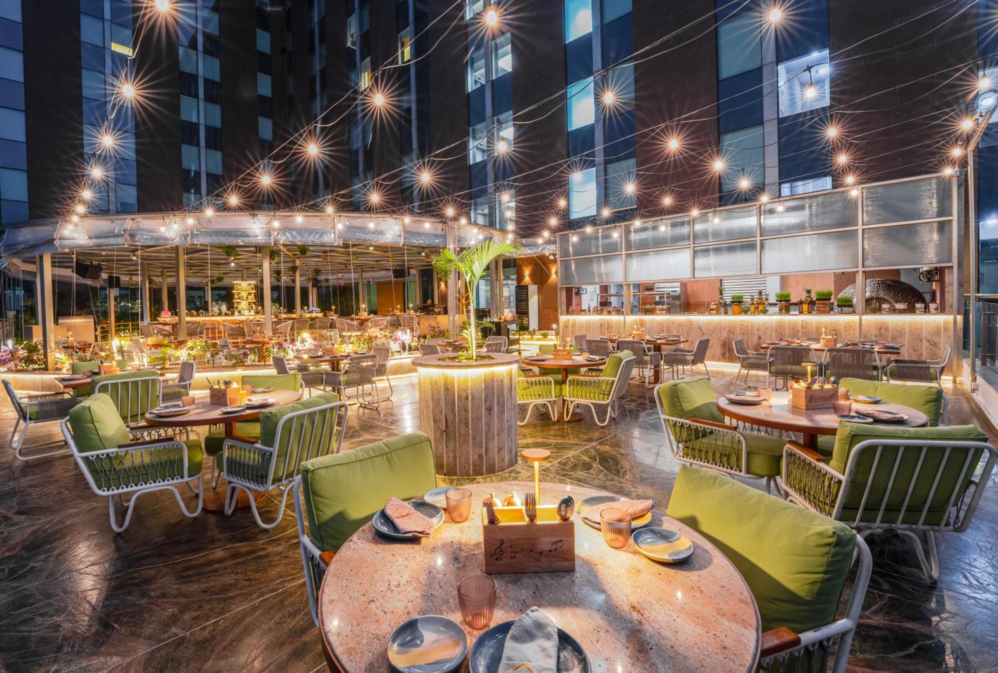 Aloft Bengaluru Outer Ring Road Hotel Exterior foto